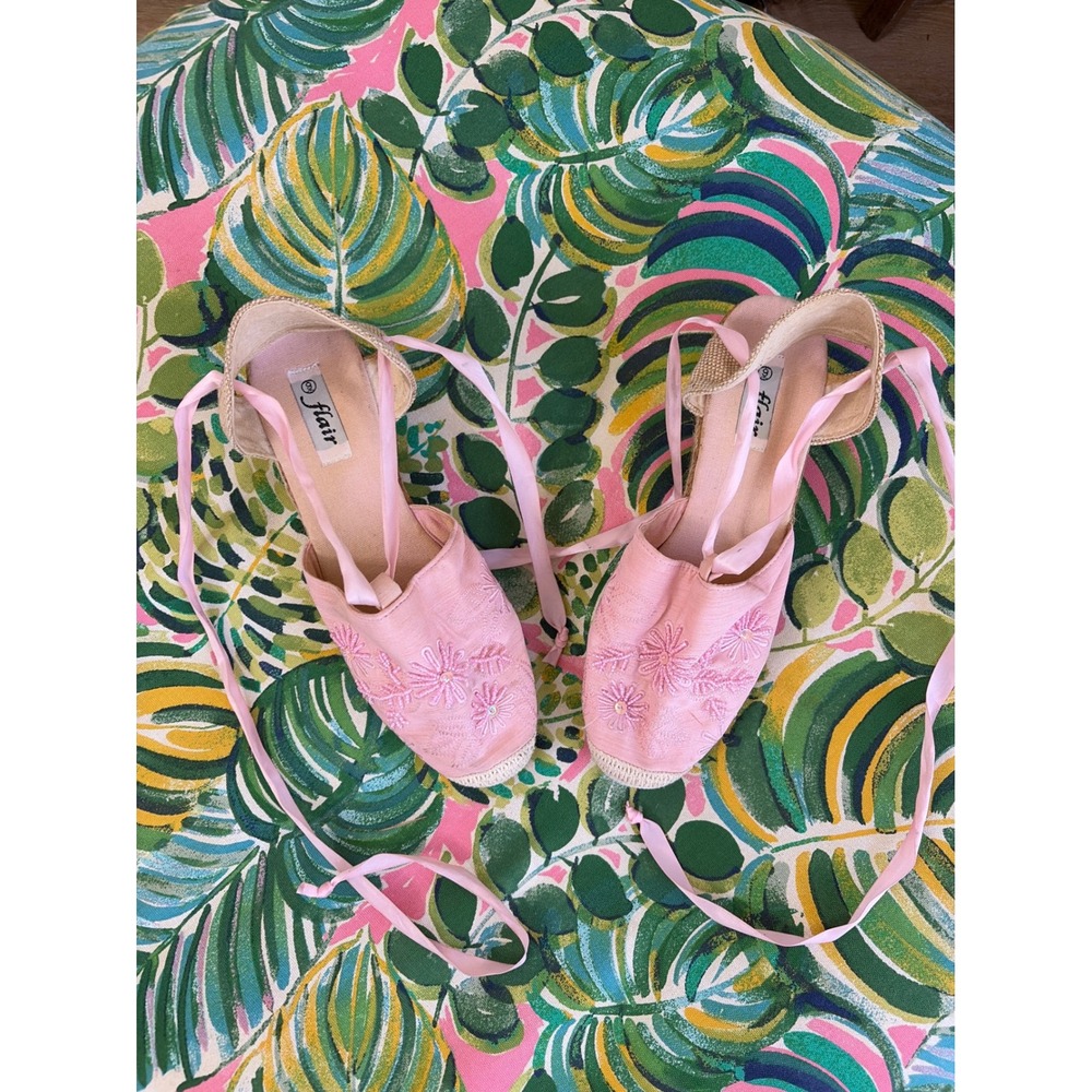 Flair Pink Embroidered Floral Espadrille Wedge Sandals Ribbon Tie Ankle Size 9